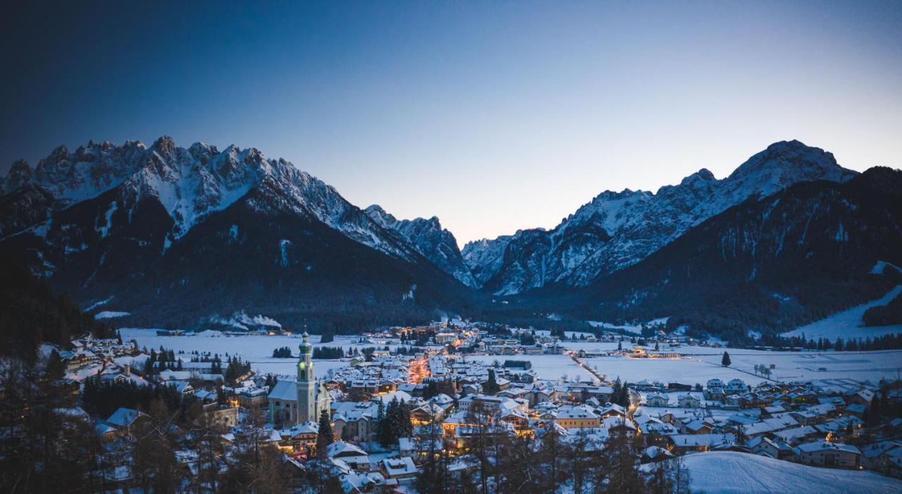 Hotel Kirchenwirt Toblach Exteriér fotografie